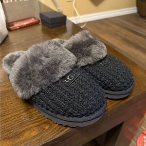 NEW UGG Cozy Slipper in black size 7